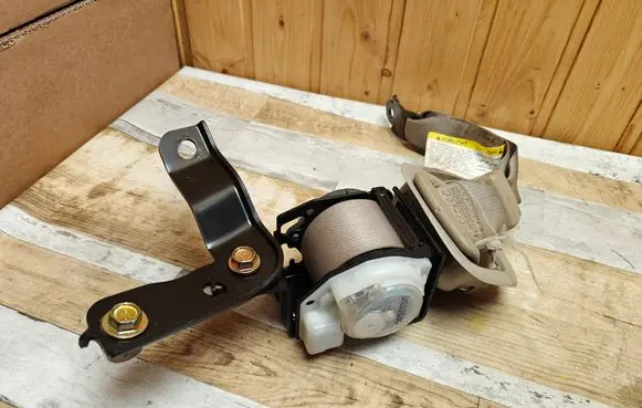 Subaru Outback Third row seat belt 