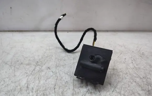 Fuel tank cap lock