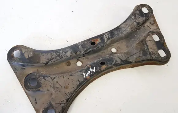Chrysler Crossfire Engine mounting bracket
