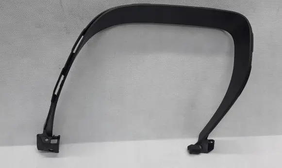 Rear bumper trim bar molding