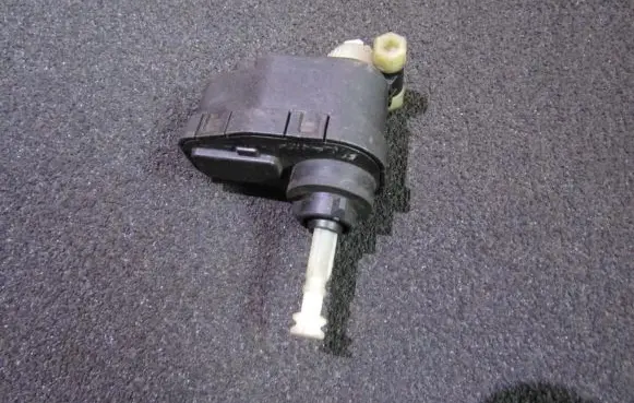 Hyundai Pony Headlight level adjustment motor 0307851338