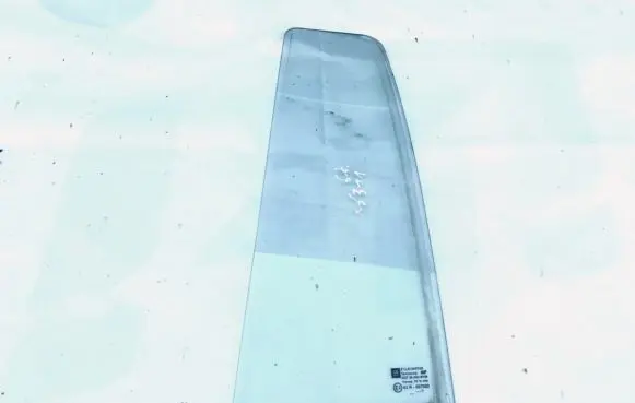 Opel Zafira A Rear vent window glass 