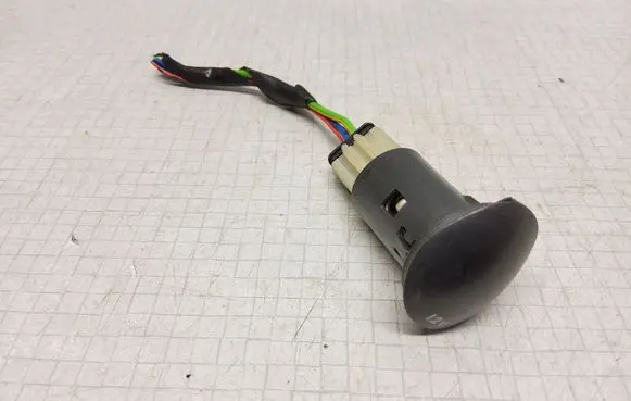 Peugeot 307 12 V Socket (front) 