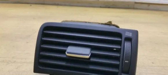 Toyota Avensis T250 Dashboard side air vent grill/cover trim