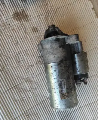 Ford Focus Starter motor 32513N