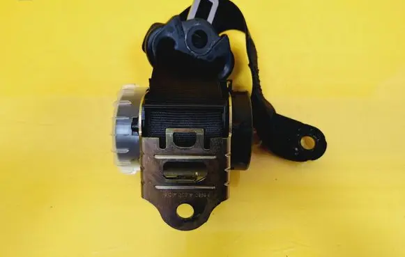 Volkswagen Polo IV 9N3 Rear seatbelt 5424058 6Q0857806