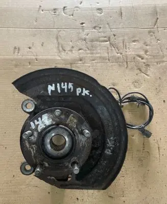 Nissan Juke I F15 Front wheel hub