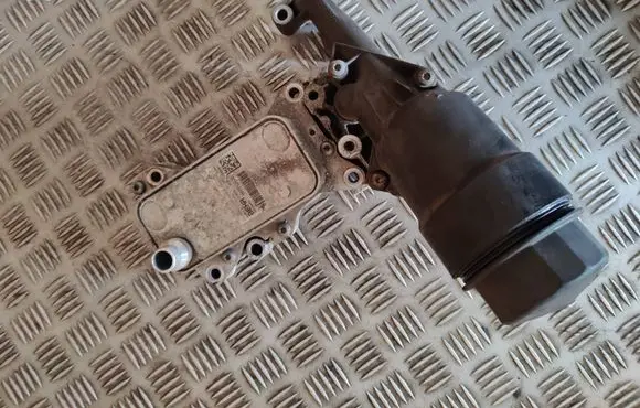 Mercedes-Benz B W246 W242 Oil filter mounting bracket A6511800565