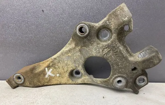 Citroen Berlingo A/C compressor mount bracket 9672950980