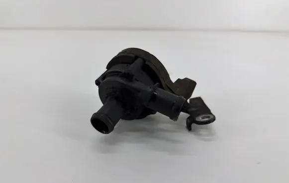 Volkswagen PASSAT B8 Electric auxiliary coolant/water pump 5Q0965567J