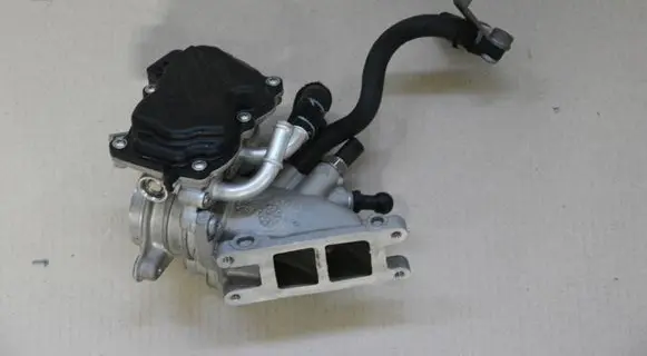 Volkswagen Scirocco Throttle valve 04L128063R 04L128059R