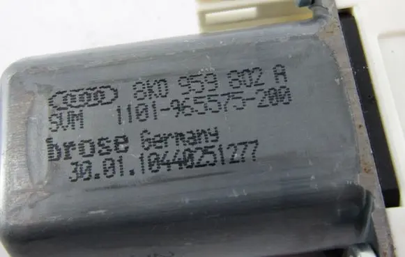 Audi A4 S4 B8 8K Front door window regulator motor 8K0959802A
