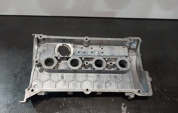 Audi A4 S4 B6 8E 8H Rocker cam cover 06B103469N