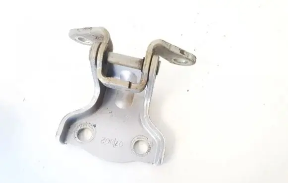 Chevrolet Captiva Rear door lower hinge