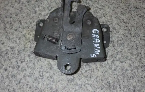 Mitsubishi Grandis Engine bonnet/hood lock/catch
