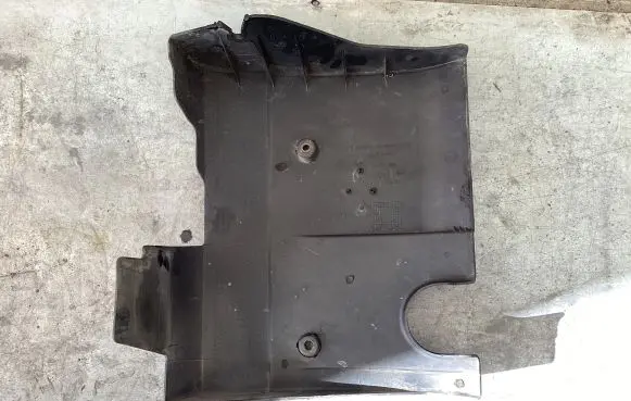 Volkswagen PASSAT B5 Engine cover (trim) 028103935