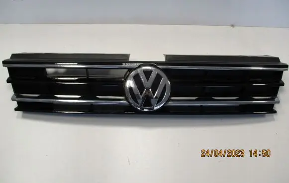 Volkswagen Tiguan Front bumper upper radiator grill 