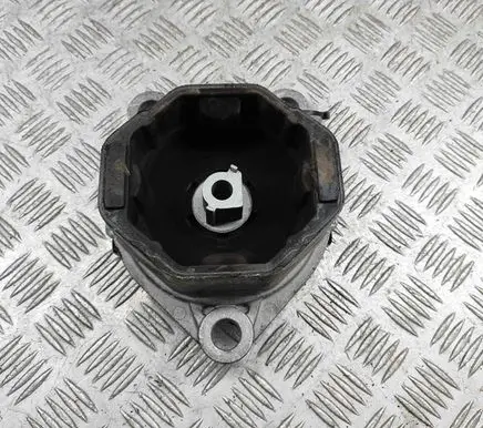 Volvo XC40 Engine mount bracket 31686296