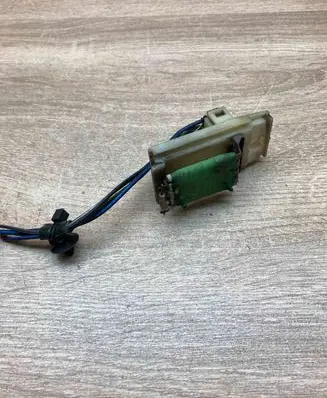 Ford Mondeo Mk III Heater blower motor/fan resistor XS4H18B647AA