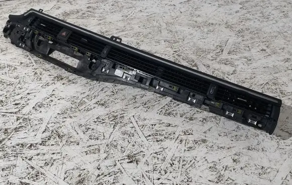 Audi A5 Dash center air vent grill 8W1820902E 09628 2405201