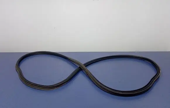 Trunk rubber seal (body)