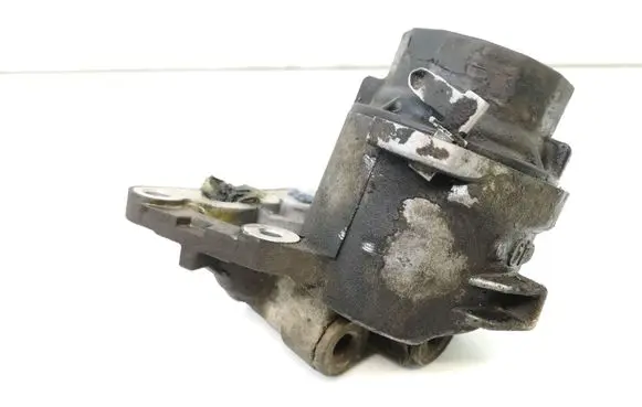 Toyota Verso Oil filter mounting bracket