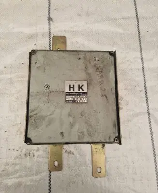Nissan Navara D22 Engine control unit/module 23710vk563