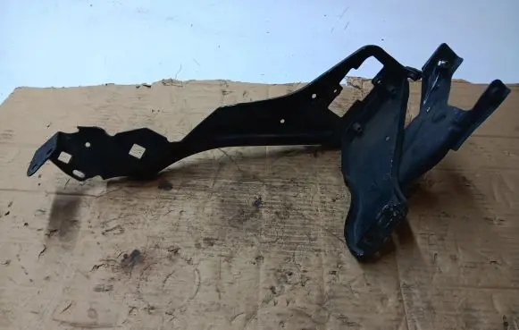 Mercedes-Benz C W204 Headlight/headlamp mounting bracket PP204626045