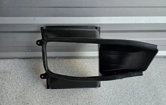 Maserati Quattroporte Intercooler air guide/duct channel 