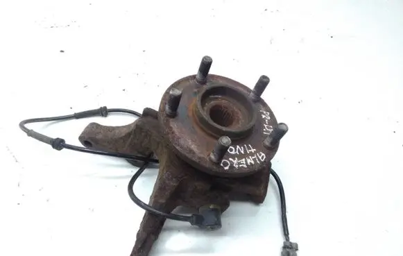Nissan Almera Tino Front wheel hub