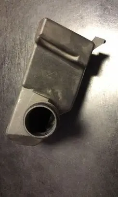 BMW 5 E39 Intake resonator 1703028