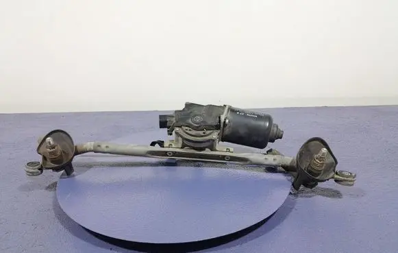 Toyota Prius (NHW20) Front wiper linkage and motor 8511047080