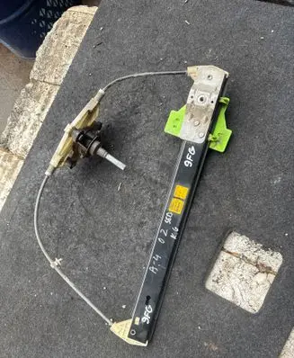 Audi A4 S4 B6 8E 8H Rear door manual window regulator 
