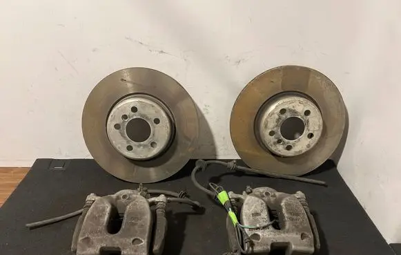 BMW 5 G30 G31 G38 Brake discs and calipers set 6880072 6024330