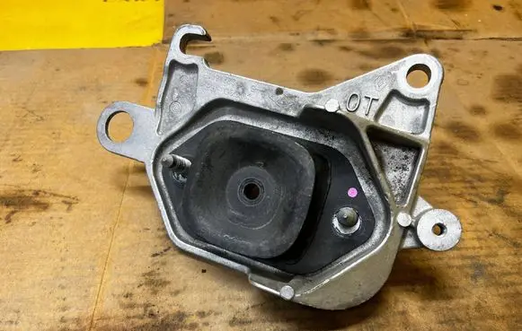 Renault Kadjar Gearbox mounting bracket 112221641R 112204BB0A