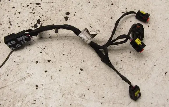 Hyundai Kona I Fuel injector wires 33410425