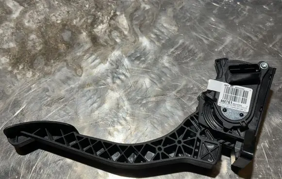 Peugeot 308 Accelerator throttle pedal 9836042080