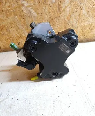 Volvo V70 Fuel injection high pressure pump 0445010111 06143 30756125