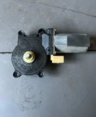 Rear door window regulator with motor