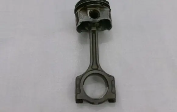 Renault Captur Piston with connecting rod 120104242R