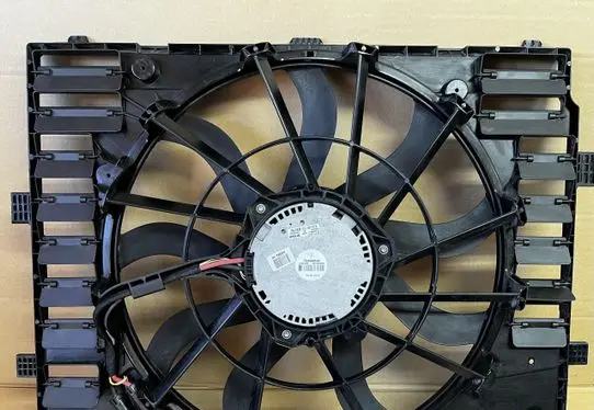 Volkswagen Touareg III Electric radiator cooling fan 7P0121207A