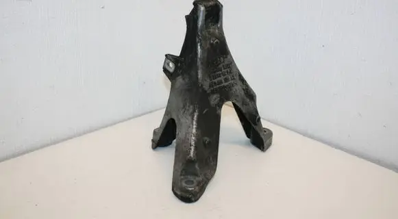 Audi A4 S4 B7 8E 8H Engine mounting bracket 8E0199308AR