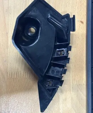 Tesla Model X Fender mounting bracket 104709200H