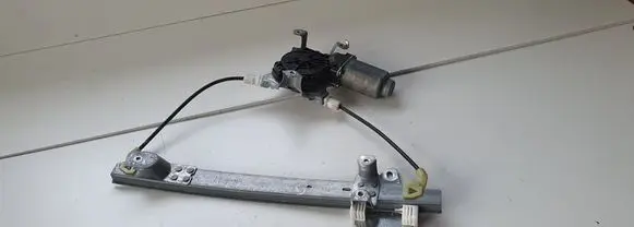 Nissan Qashqai+2 Rear door window regulator motor