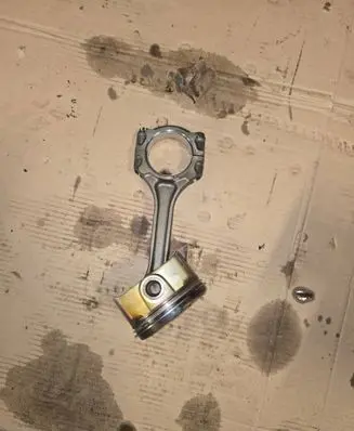 Toyota RAV 4 (XA40) Piston with connecting rod 