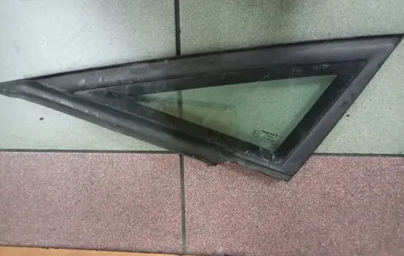 Seat Leon (1P) Front triangle window/glass 43R000469 DOT497M31AS2