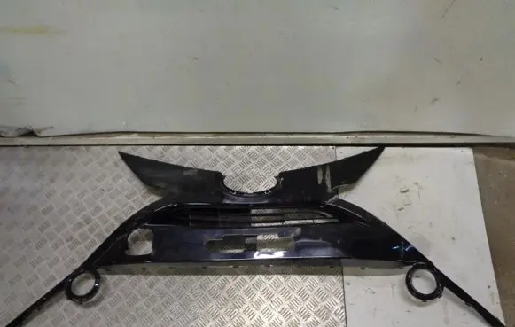 Toyota Aygo AB40 Front bumper upper radiator grill 521120H020