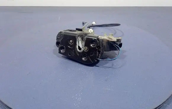 Mercedes-Benz Vito Viano W639 Front door lock A6397200835