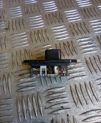 Toyota Yaris Heater blower fan relay 12J517