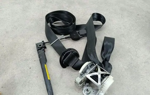 Peugeot 5008 Front seatbelt